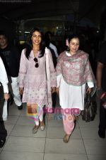 Priyanka Chopra returns from Ajmer Shariff in Mumbai on 26th April 2011 (5).JPG